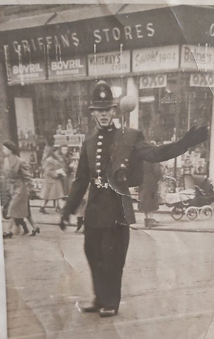 Five Ways Junction on Albany Road - Pic from Owen Williams on FB of his Dad. But Griffin's Strors was at No38 by Albany Rd School