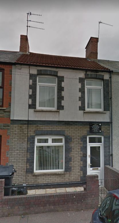 Memorial on house in Russell Street