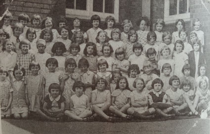 Roath Park Girls School Bernice Rubins second row fourth from left