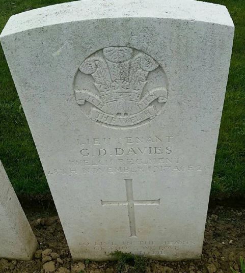 Lieutenant Geoffrey David Davies headstone